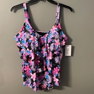 Womens plus size 3XL Tankini. Beautiful multi color floral print.  Meet.…